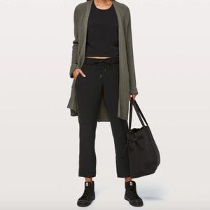 NWT Lululemon On the Fly Woven Track Stripe 25"